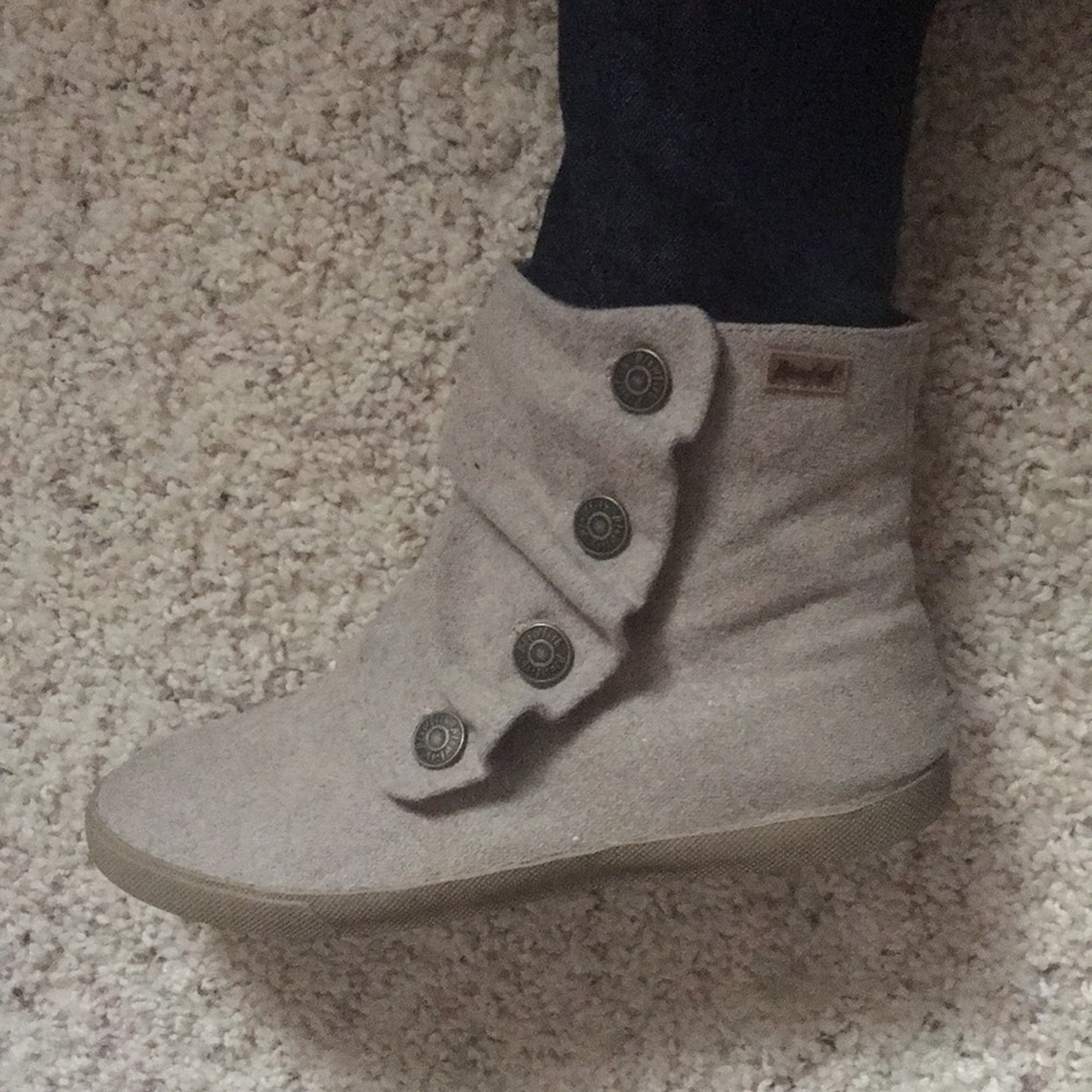 Blowfish Button Booties